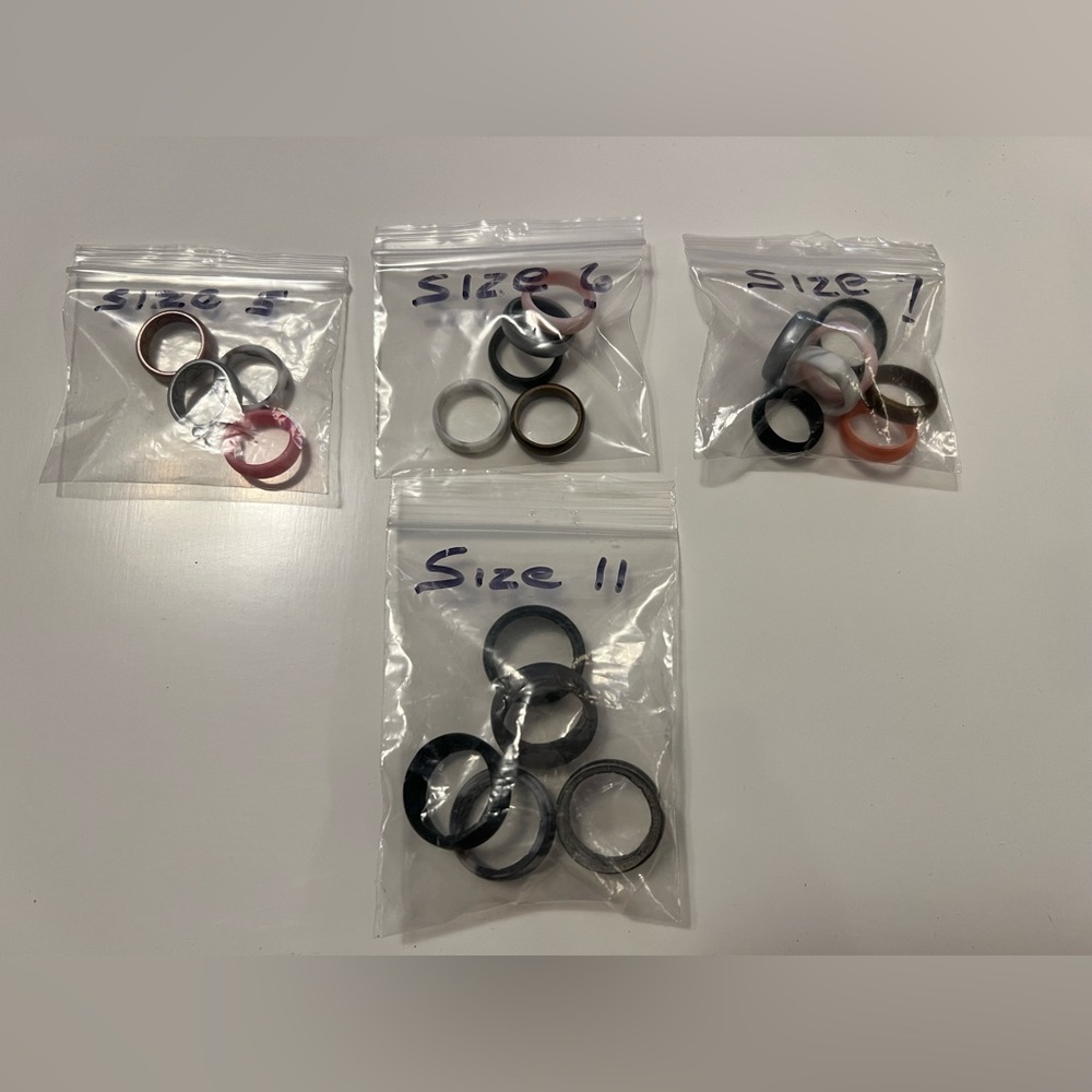 21 SILICON RINGS, FOUR SIZES, NEW